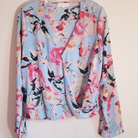💙Eight Sixty floral wrap blouse